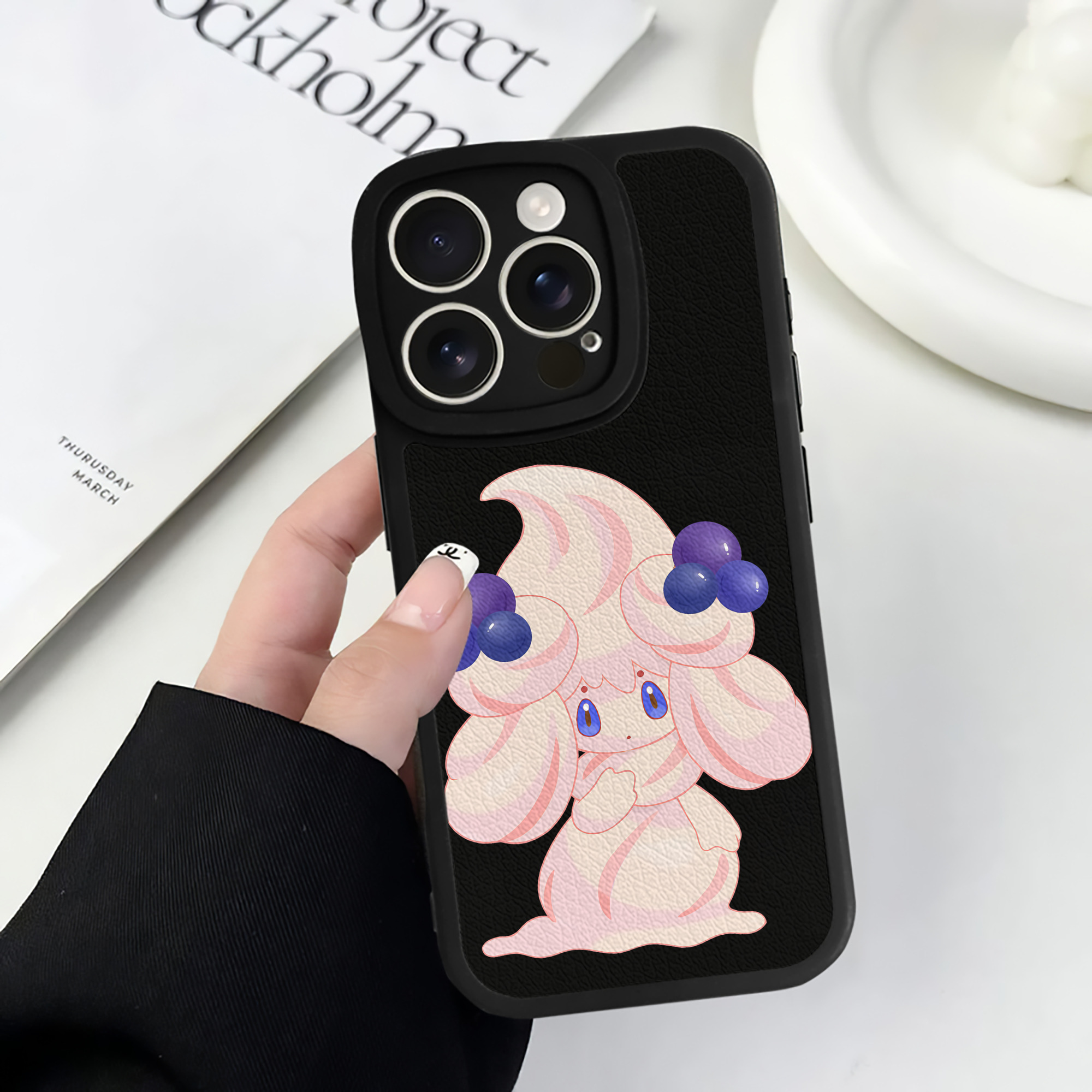 （画像用） ポケットモンスター Pokémon 【iPhone 16シリーズ対応】シリコンスマホケース（レザー調） 材質：シリコン